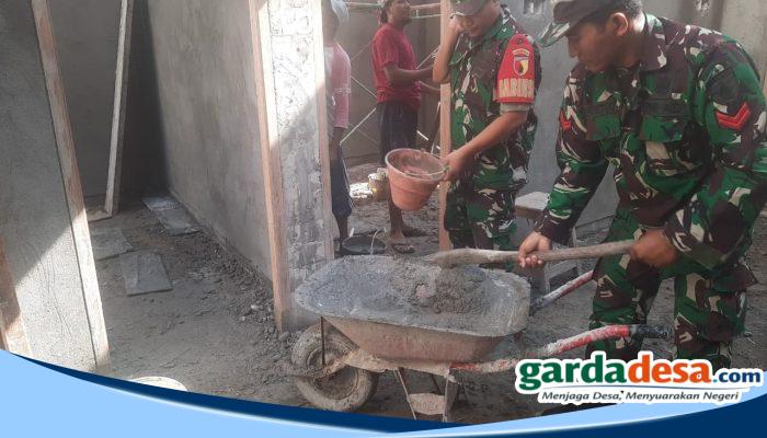 Wujud Kemanunggalan TNI–Rakyat, Babinsa Pakunden Bantu Renovasi Rumah Bapak Agus
