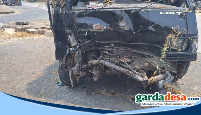 Kecelakaan di Ringroad Tuban, Dua Orang Luka-Luka Usai Truk Cold Diesel Tabrak Pick Up