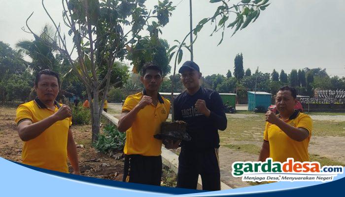 Dukung Program Green Policing, Polsek Bancar Bersama Pemdes dan Warga Tanam Pohon Mangga di Ngampelrejo